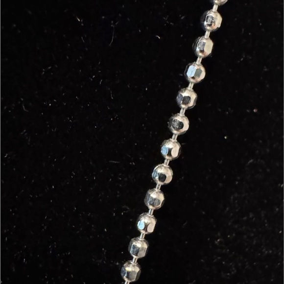 Vintage cubic zirconia floral pattern necklace - Picture 4 of 4